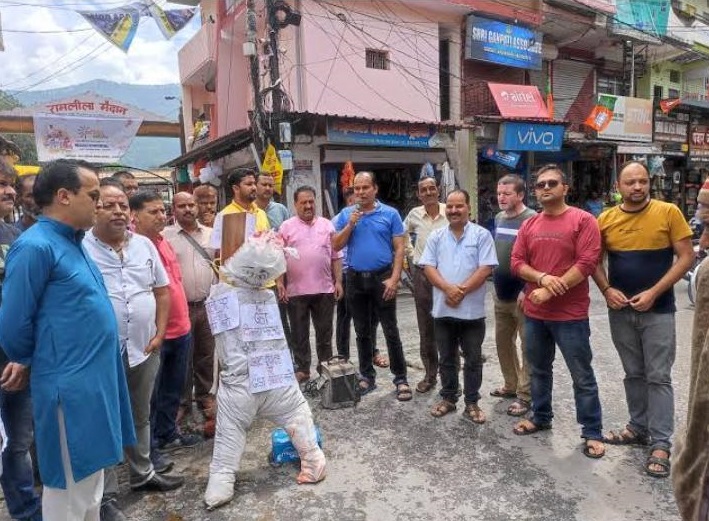 Protest against GST in Uttarkashi too - Traders expressed their displeasure!